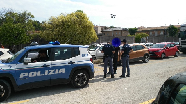 Il parcheggiatore abusivo sorpreso dalla Polizia in Piazza D'Armi