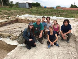 Alcuni degli studenti coinvolti negli scavi dell'ateneo maceratese