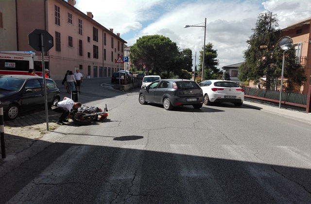 La moto a terra a Osimo