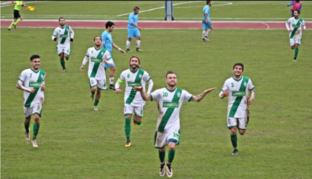 Leo Grazioso esulta dopo il gol contro il Pineto nella scorsa stagione