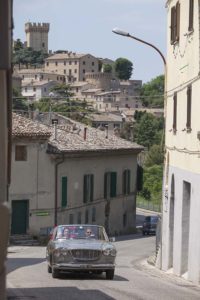 All'ombra della rocca di Offagna