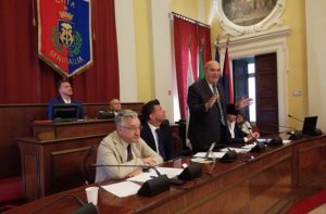 L'intervento del presidente del consorzio di bonifica Claudio Netti durante il consiglio grande di Senigallia