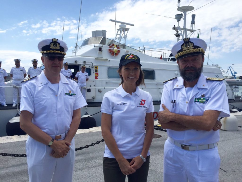 Valentina Vezzali con il comandante della Guardia Costiere di Ancona Enrico Moretti (a destra) e il comandante di Pesaro Silvestro Girgenti