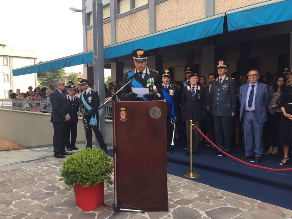 Il comandante provinciale Stefano Caporossi legge il messaggio del presidente della Repubblica