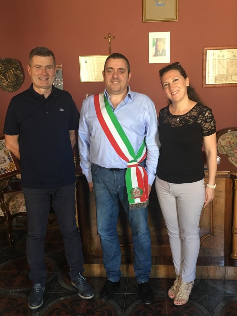 Il sindaco di Morro D'Alba, Enrico Ciarimboli, al centro, con gli assessori Raniero Romagnoli e Alessandra Boldreghini