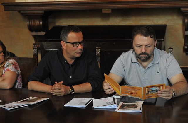 L'assessore alla Cultura Mauro Pellegrini (a sinistra) e il maestro Mirco Patarini