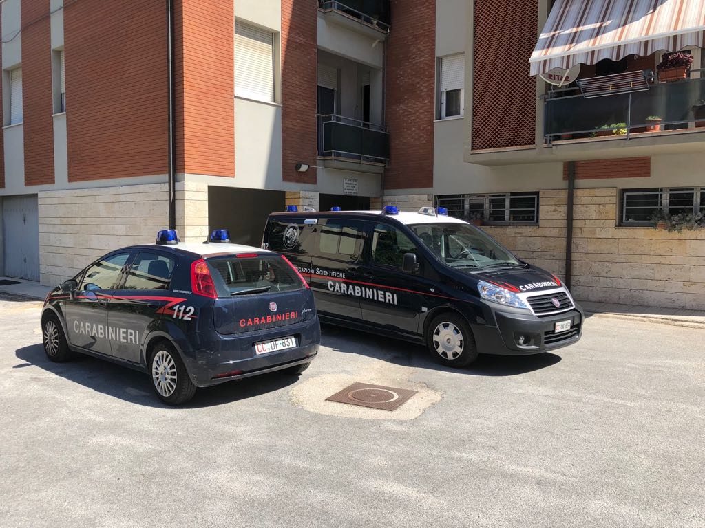 I carabinieri del Ris in via Verdi