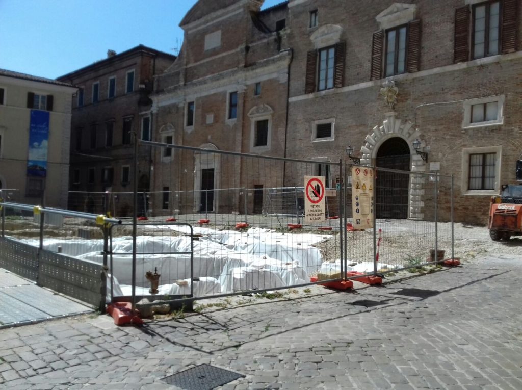 Il cantiere di Piazza Colocci