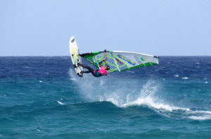 Le acrobazie di Eugenio Marconi nel windsurf