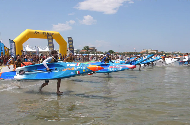 La partenza della gara maschile di sup agli XMasters 2018 a Senigallia