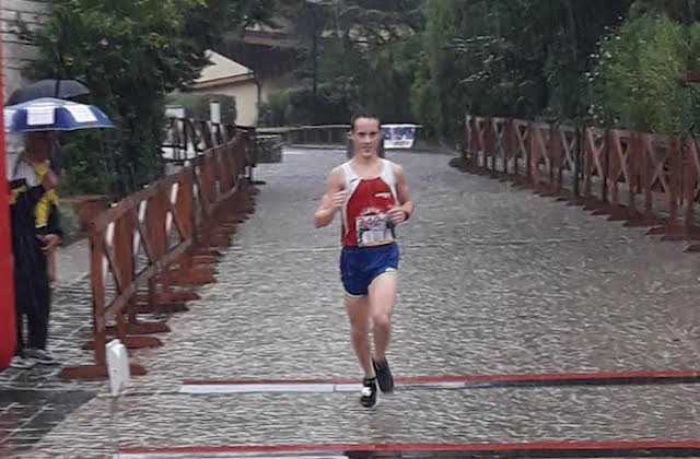 Gianmarco Cecchini vince il Trofeo Grotte di Frasassi sotto la pioggia
