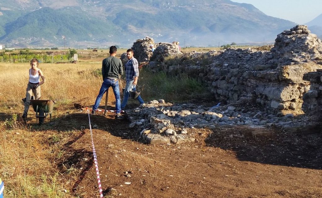 Studenti dell'ateneo di Macerata al lavoro in Albania