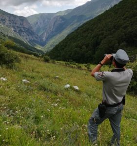 Carabiniere Forestale in servizio sui Monti Sibillini