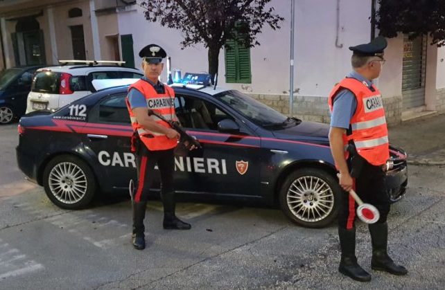 Picchia la compagna e aggredisce i carabinieri: arrestato