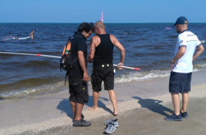 I campionamenti dell'acqua del mare a Senigallia da parte dei tecnici Arpam