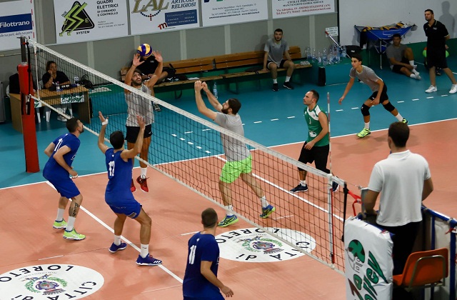 La Nova Volley sconfitta in amichevole