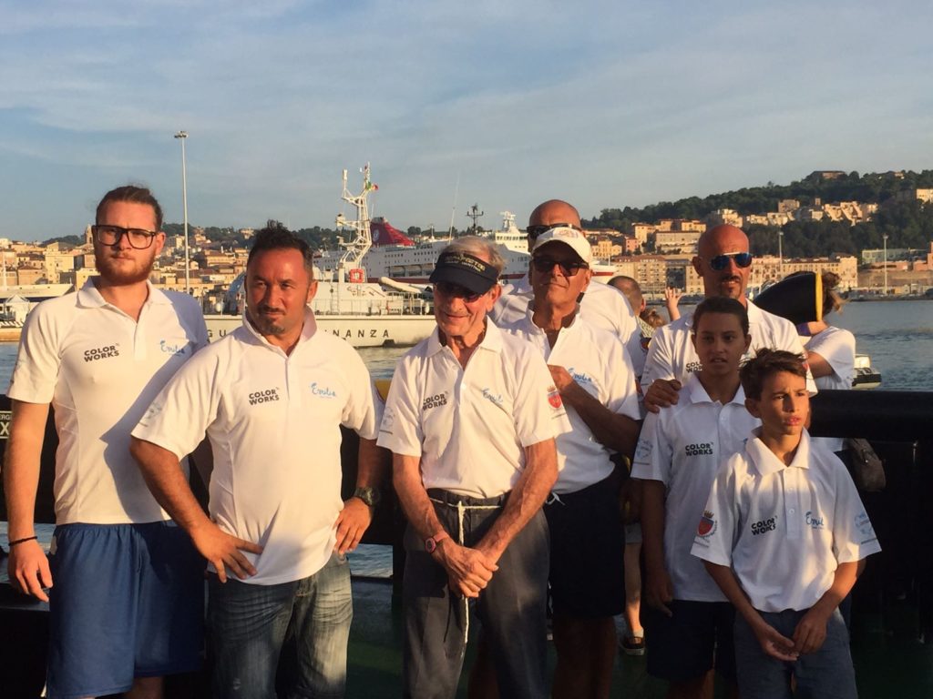 Franco (con la visiera nera) ed Edoardo Rubini (con gli occhiali da sole) anime storiche del mare di Ancona