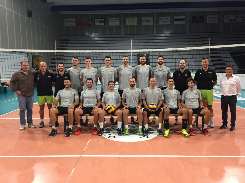 La formazione Nova Volley Loreto