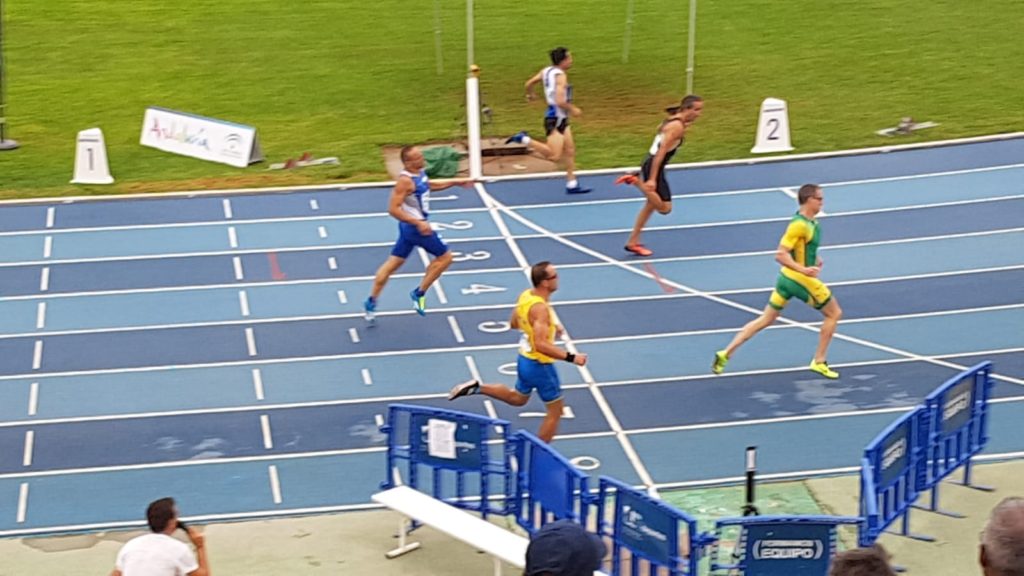 Max Poeta dell'Atletica Fabriano in quinta corsia, settimo al traguardo dei 400 m45