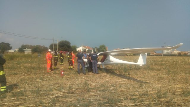Aereo atterraggio emergenza Senigallia L'aereo dopo l'atterraggio di emergenza