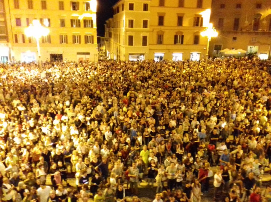 Piazza della Repubblica sold out per la tradizionale tombola di San Settimio