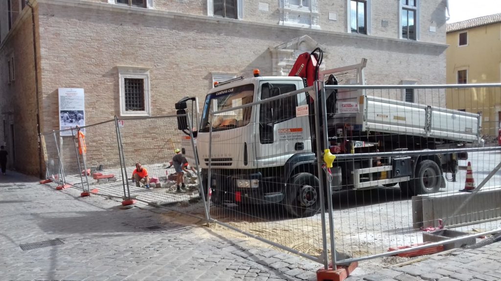 I lavori in piazza Colocci a Jesi