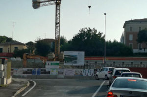 I lavori per la realizzazione del maxi parcheggio a tre piani sulla collina di via Cellini a Senigallia