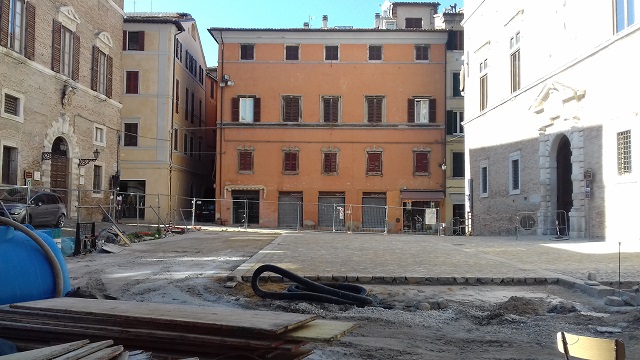 I lavori in piazza Colocci a Jesi