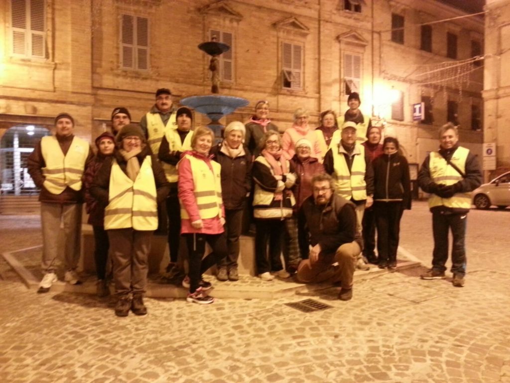 I partecipanti ad una camminata organizzata da "Salute in cammino"