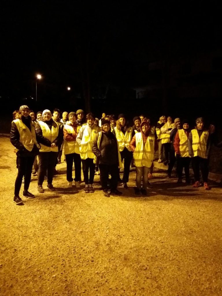 I partecipanti ad una camminata organizzata da "Salute in cammino"