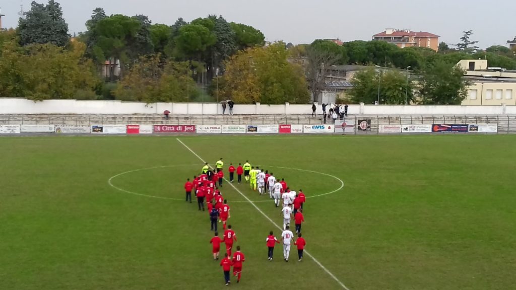 Jesina-Vastese, l'ingresso in campo delle squadre