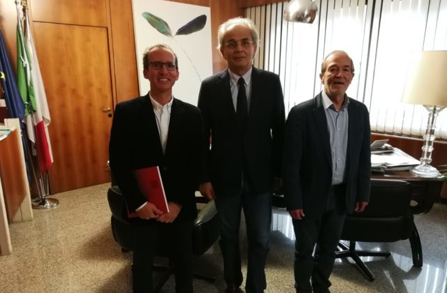 Da sinistra il Julìan Esterellas, il rettore Sauro Longhi e Giuseppe Canullo della Facoltà di Economia
