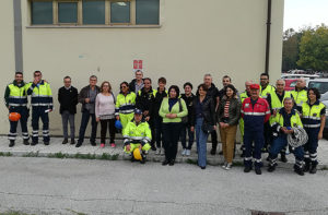 I volontari impegnati nella simulazione al Corinaldesi di Senigallia