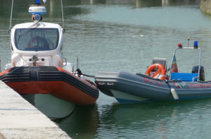 La motovedetta e il gommone della Guardia Costiera di Senigallia