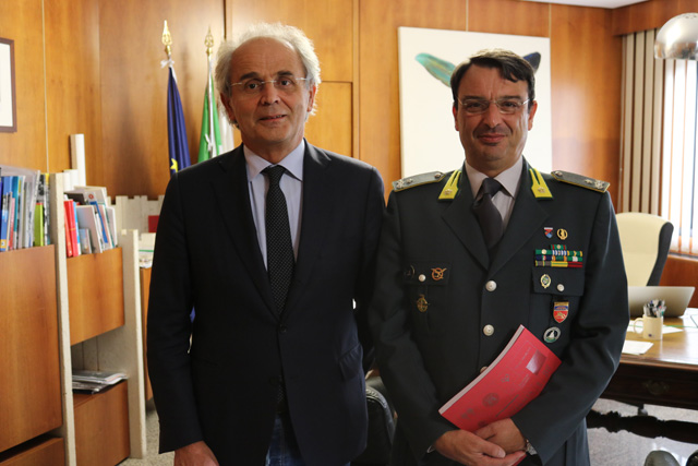 A sinistra il rettore Sauro Longhi e il comandante regionale delle Fiamme Gialle Fabrizio Toscano