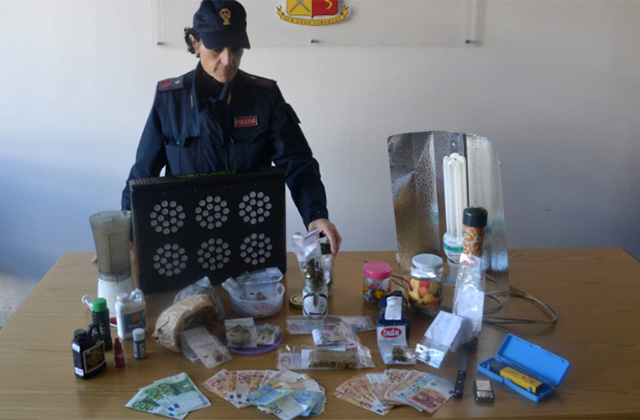 I materiali per lo spaccio della droga sequestrati dalla Polizia a Senigallia