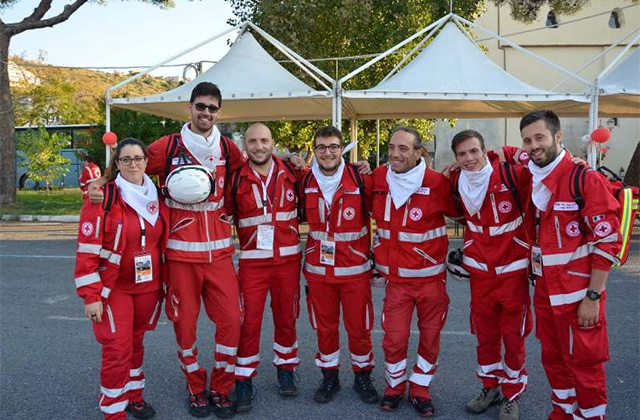 La squadra della Croce Rossa Italiana delle Marche che ha partecipato alla gara di Scalea (Cosenza)