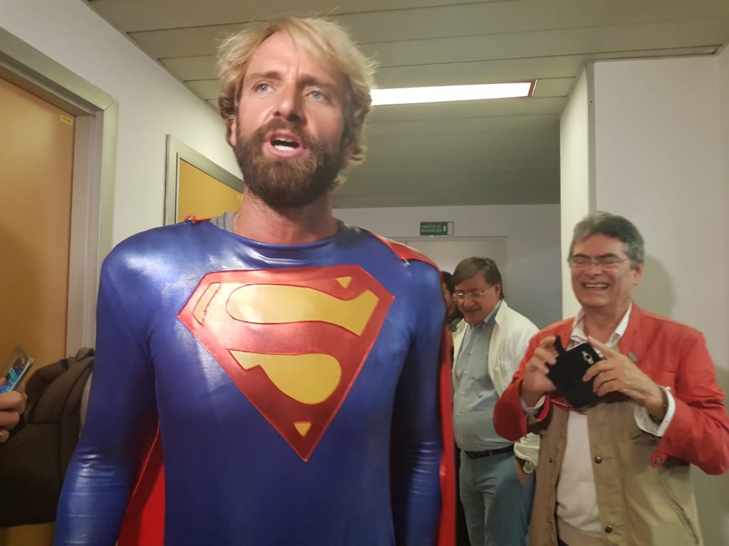 Massimiliano Rosolino vestito da Superman