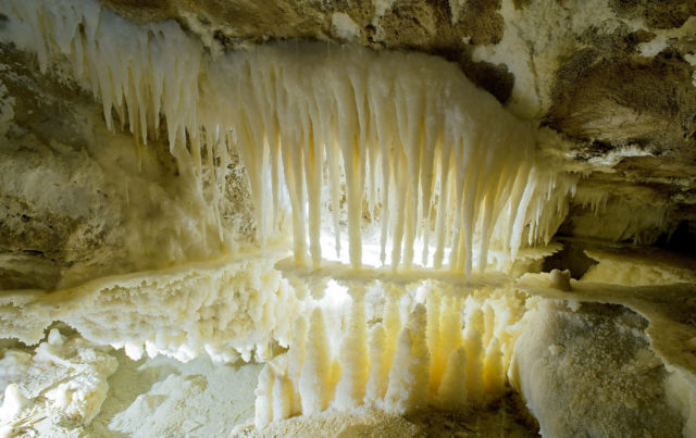 All'interno delle famose Grotte di Frasassi