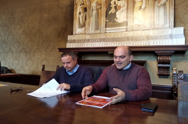 Il sindaco Simone Pugnaloni accanto al vice Mauro Pellegrini (a sinistra)