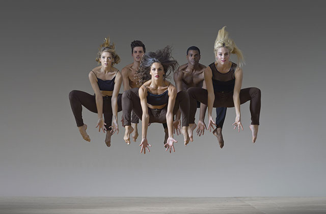 La David Parsons Dance Company nella foto di Lois Greenfield