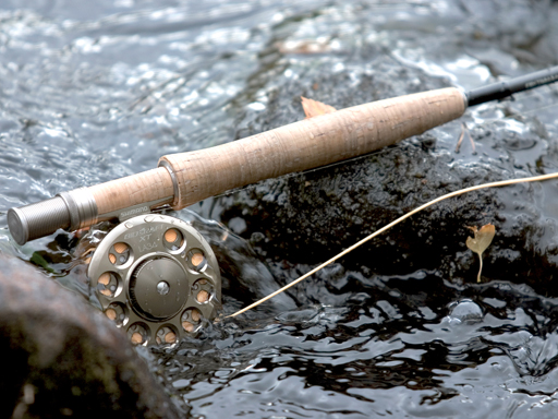 Una canna da pesca a mosca