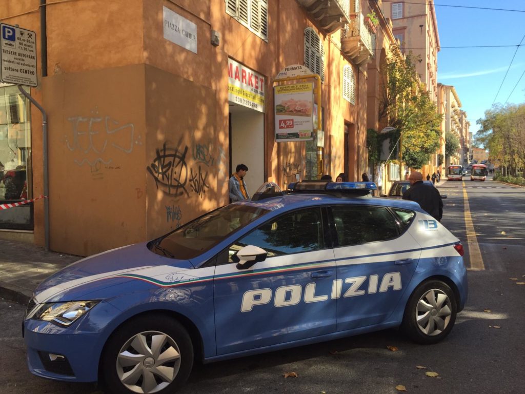 La polizia al negozio cinese