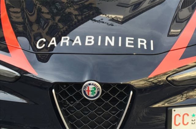 Carabinieri, militari dell'Arma, gazzella