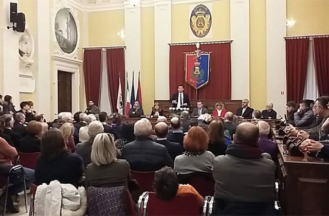 Il pubblico presente in aula consiliare a Senigallia per il discorso di fine anno del sindaco Maurizio Mangialardi