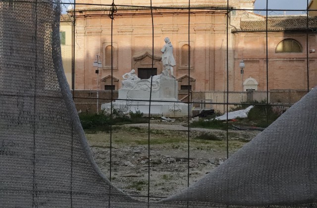 Jesi, nuovi saggi di scavo in vista su piazza Pergolesi
