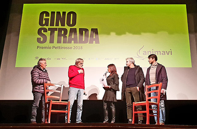 Gino Strada, fondatore di Emergency, al teatro Misa di Arcevia per ritirare il premio Pettirosso, ideato dagli organizzatori del festival Animavì