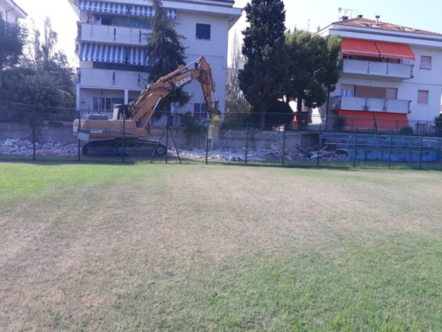 Lavori allo stadio a Marzocca di Senigallia Lavori allo stadio a Marzocca di Senigallia