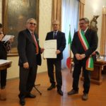 Diploma OMRI all'ufficiale Michele Maccioni, tecnico della Telecom in quiescenza
