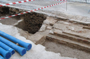 I manufatti rinvenuti con gli scavi in via San Martino, a Senigallia. Foto di Francesco Sestito